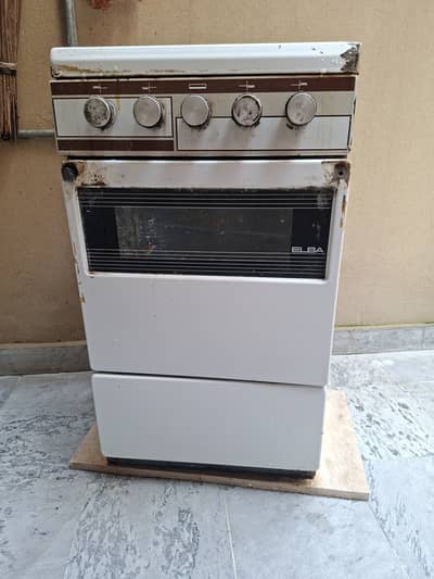 Oven with four burners