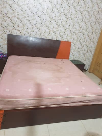king bed with mattress