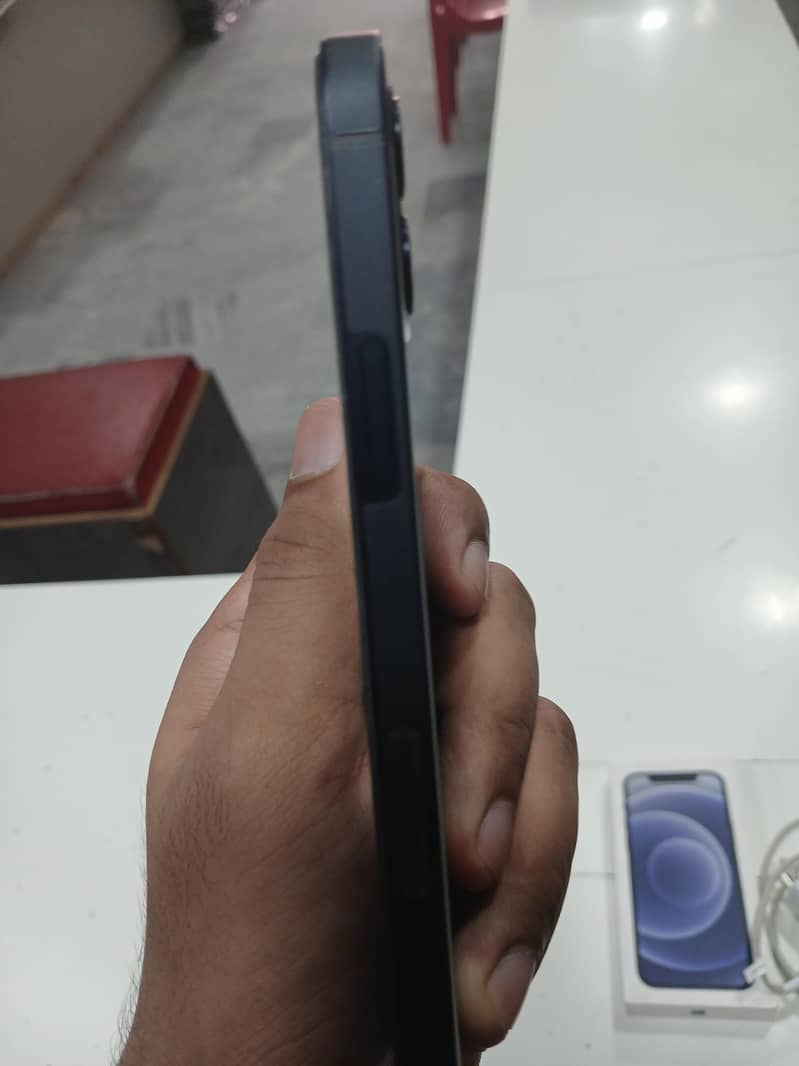 Apple iPhone 12 2