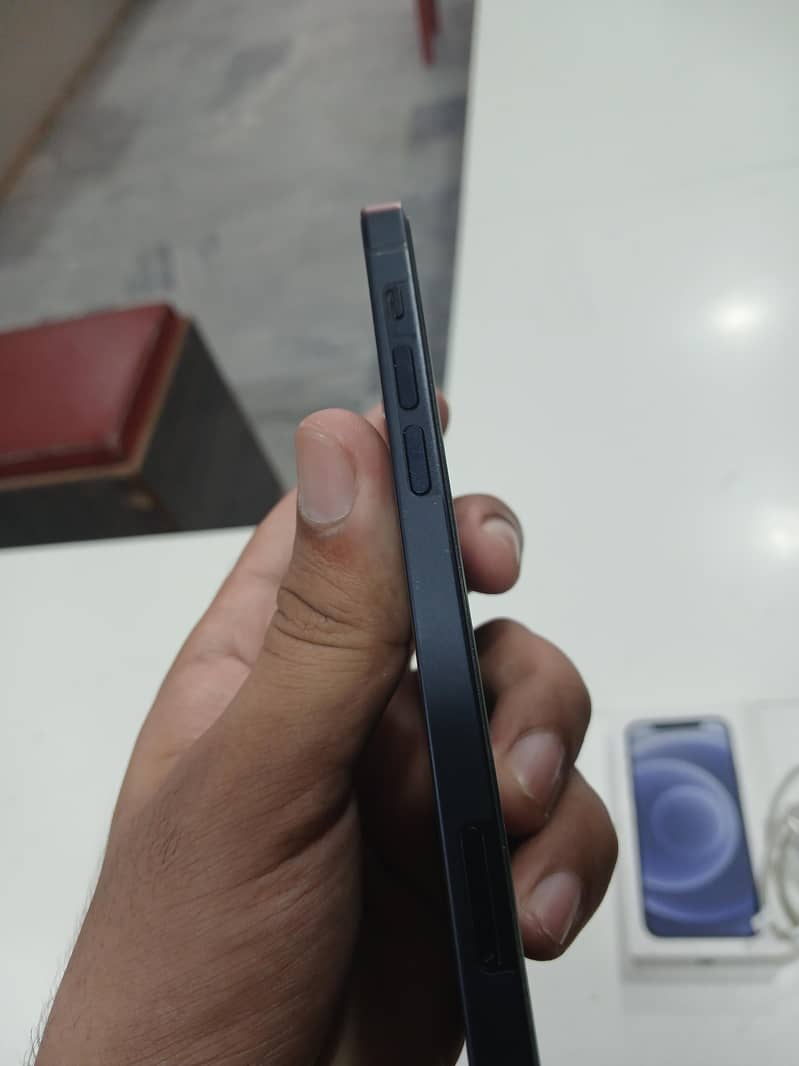 Apple iPhone 12 3