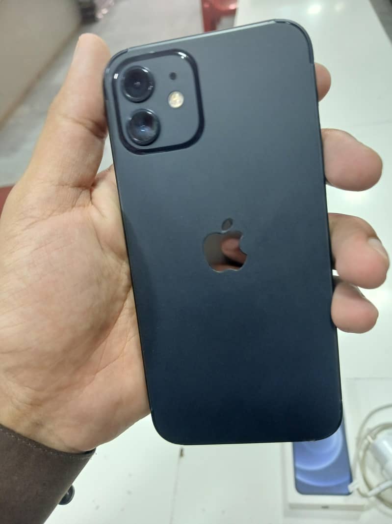 Apple iPhone 12 4