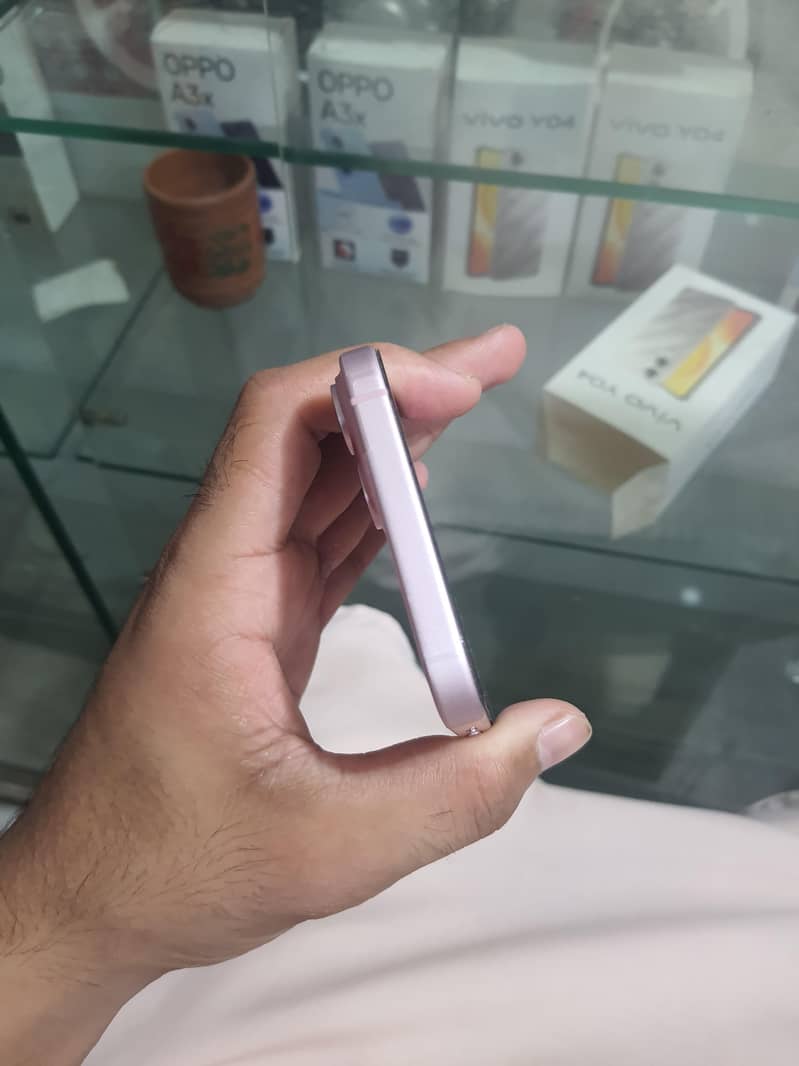 Apple iPhone 15 plus 3