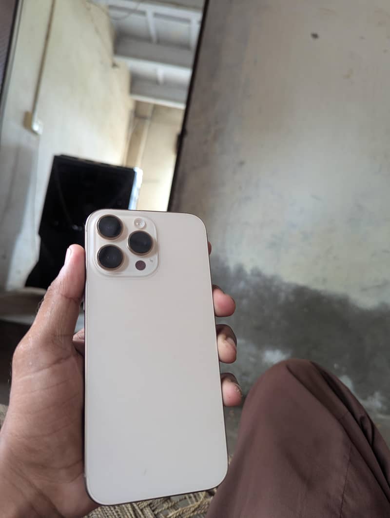 Apple iPhone 16 Pro Max 0