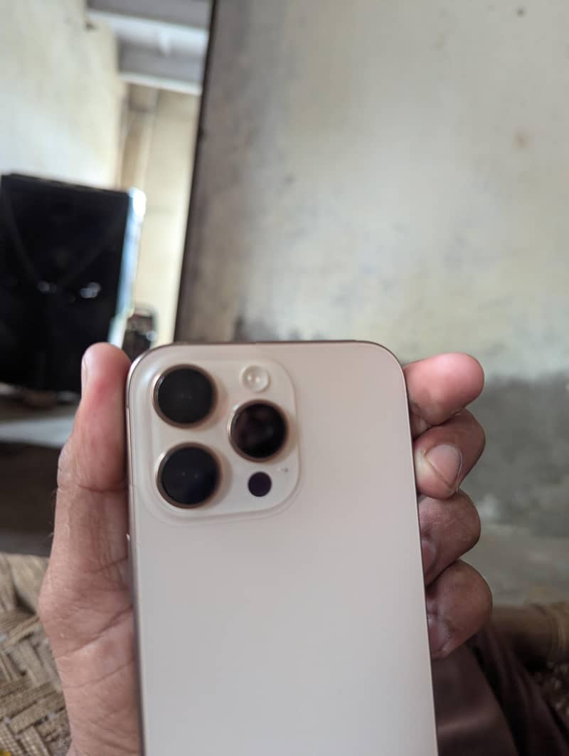 Apple iPhone 16 Pro Max 3