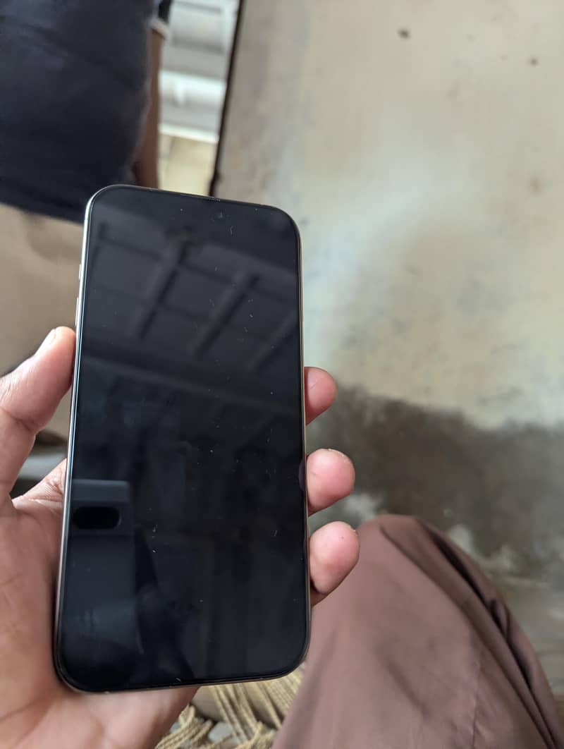 Apple iPhone 16 Pro Max 4