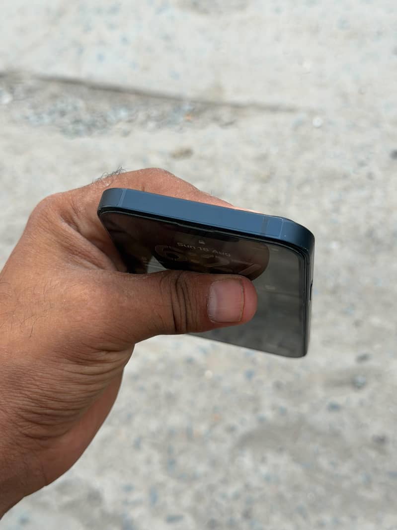Apple iPhone 13 2