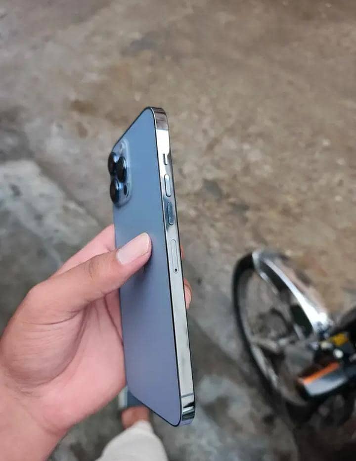 Apple iPhone 13 Pro Max 1