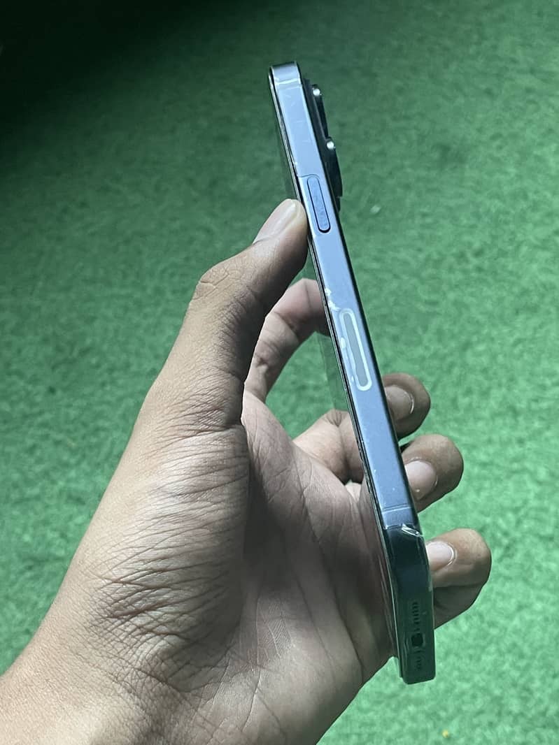 Apple iPhone 15 Pro Max 1