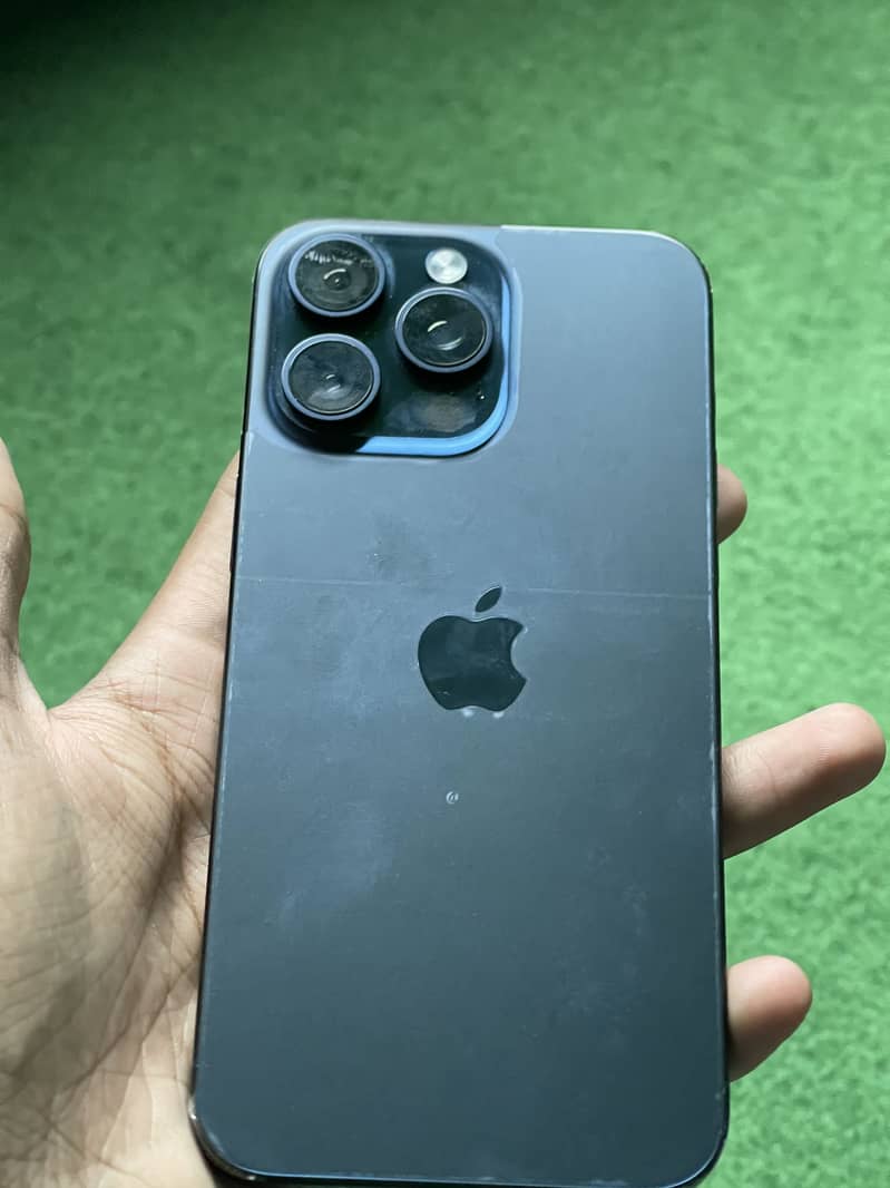 Apple iPhone 15 Pro Max 4