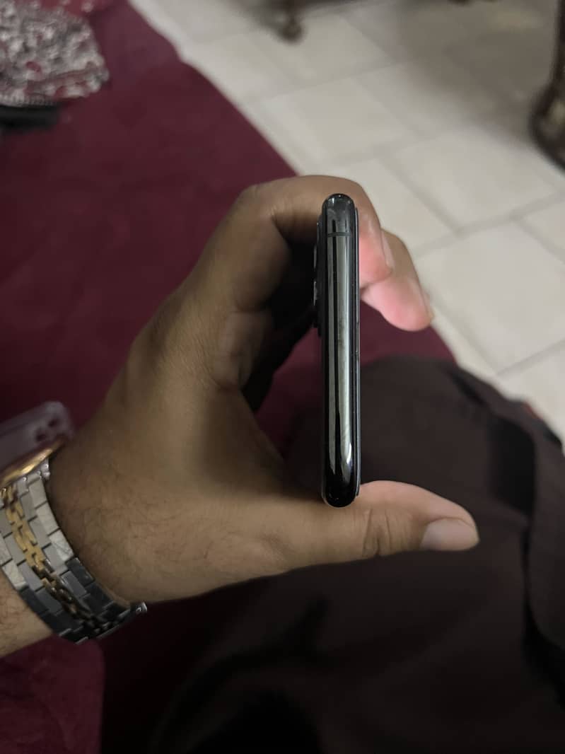 Apple iPhone 11 Pro Max 5