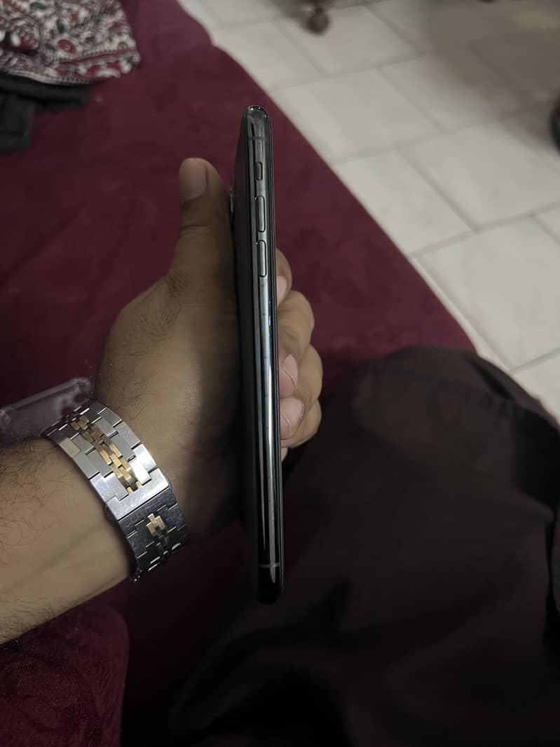 Apple iPhone 11 Pro Max 6