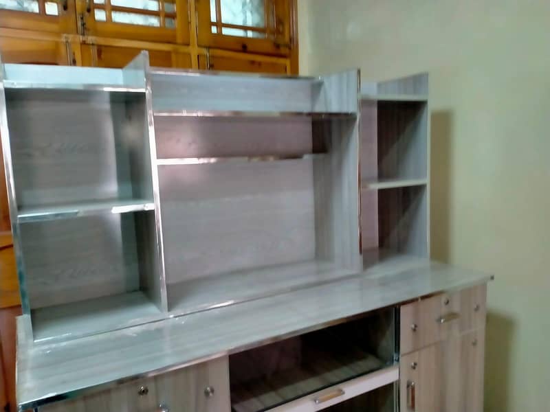 Study/Computer table with hutch 9