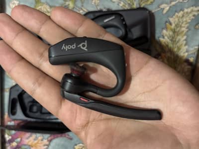 Plantronics voyager 5200 uk import with dongle and charging cable