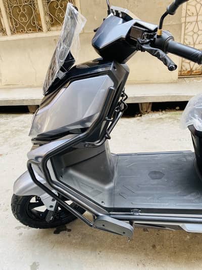 Evee Scooty Sqube