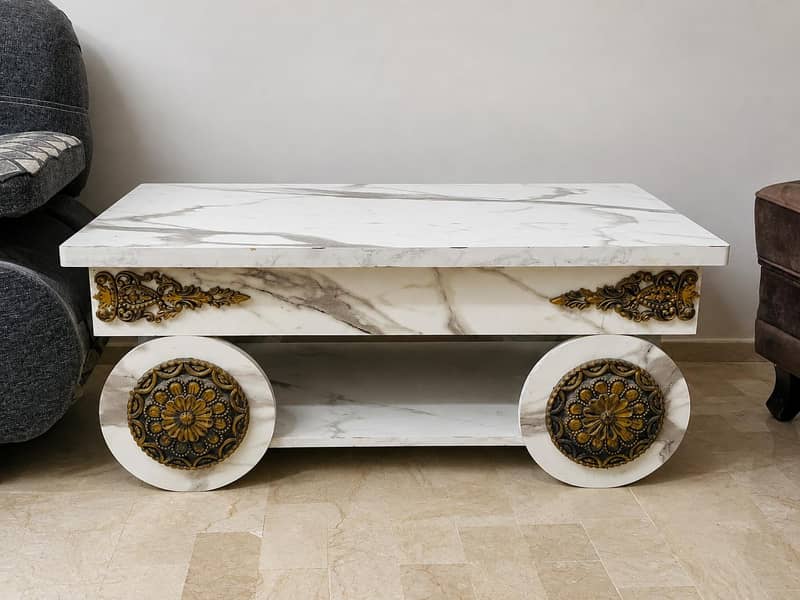 Spacious rectangular coffee table - Clean,Modern, Ready to go. 1