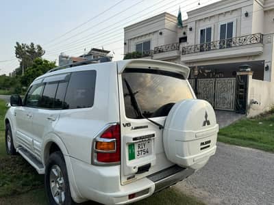 Mitsubishi Pajero 2000
