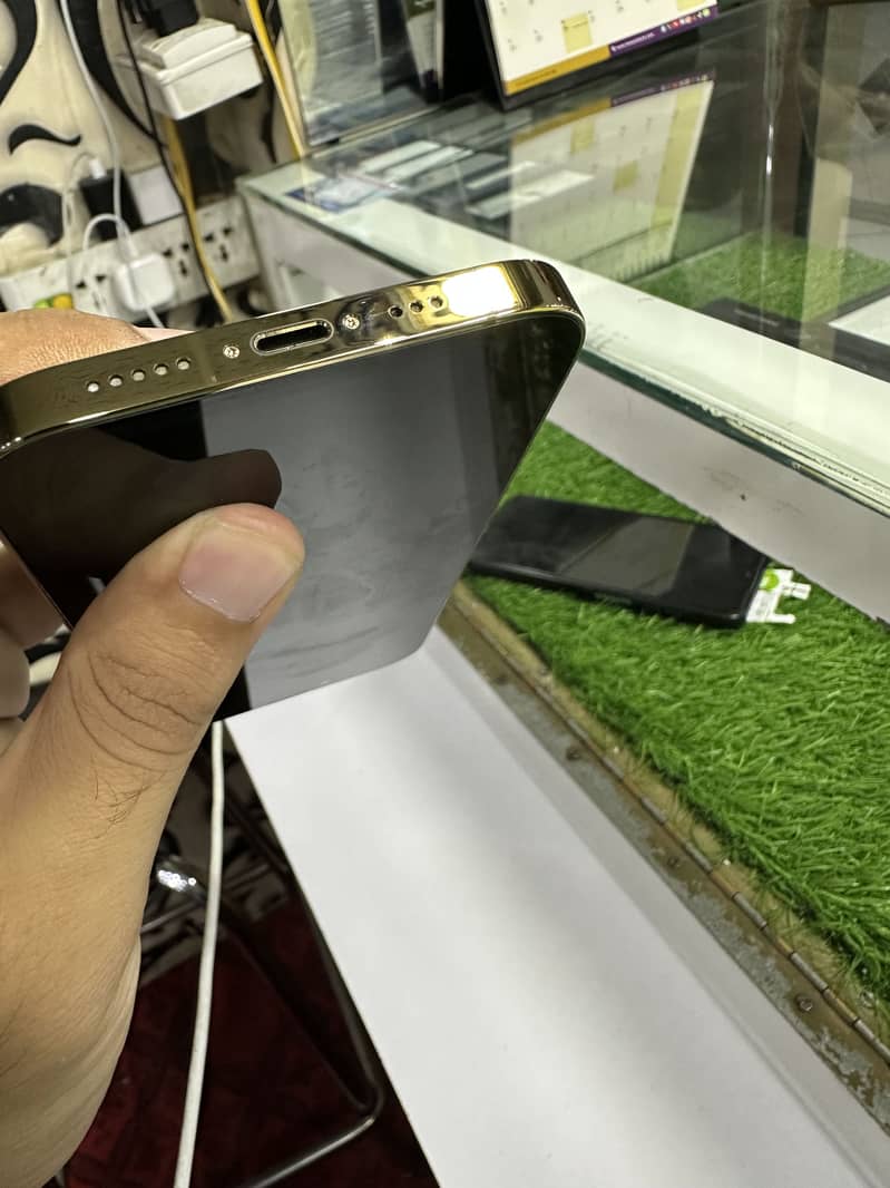 Apple iPhone 13 Pro 4