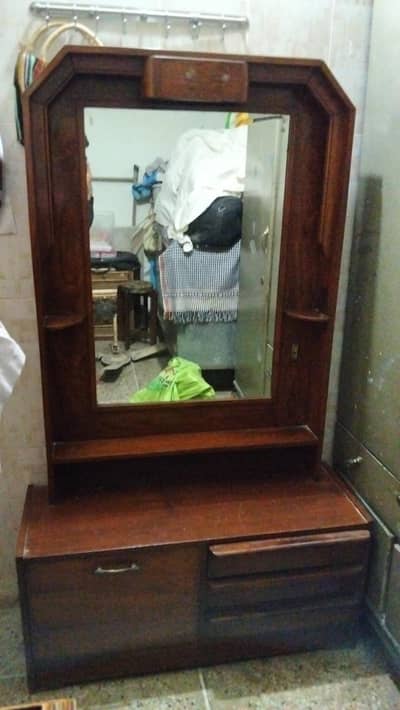 Dessing table Wooden