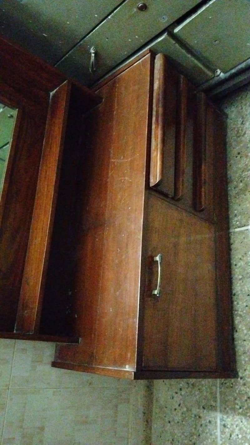 Dessing table Wooden 2