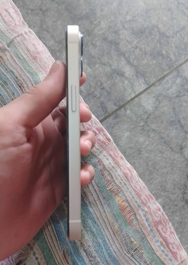 Apple iPhone 13 2
