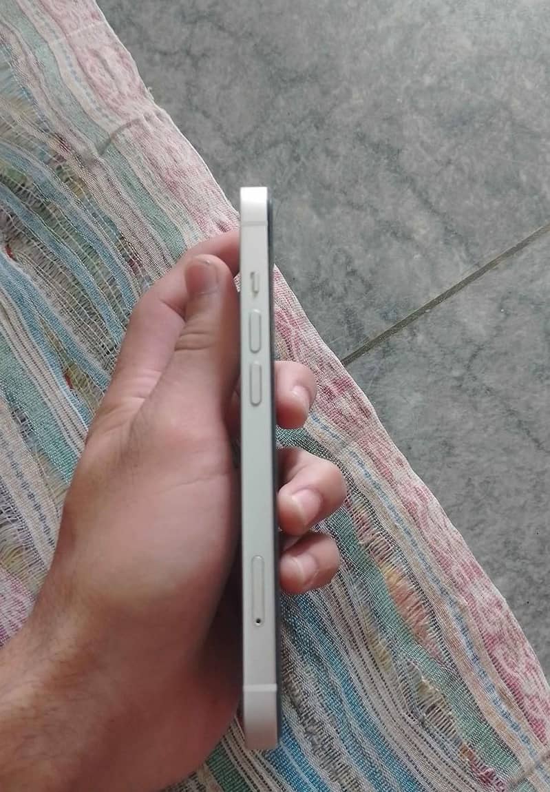 Apple iPhone 13 3