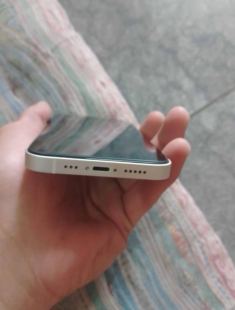 Apple iPhone 13 4
