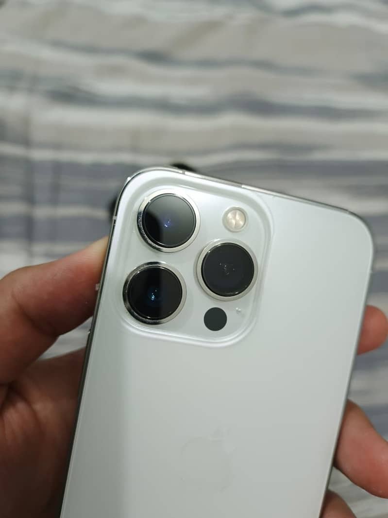Apple iPhone 13 Pro 1