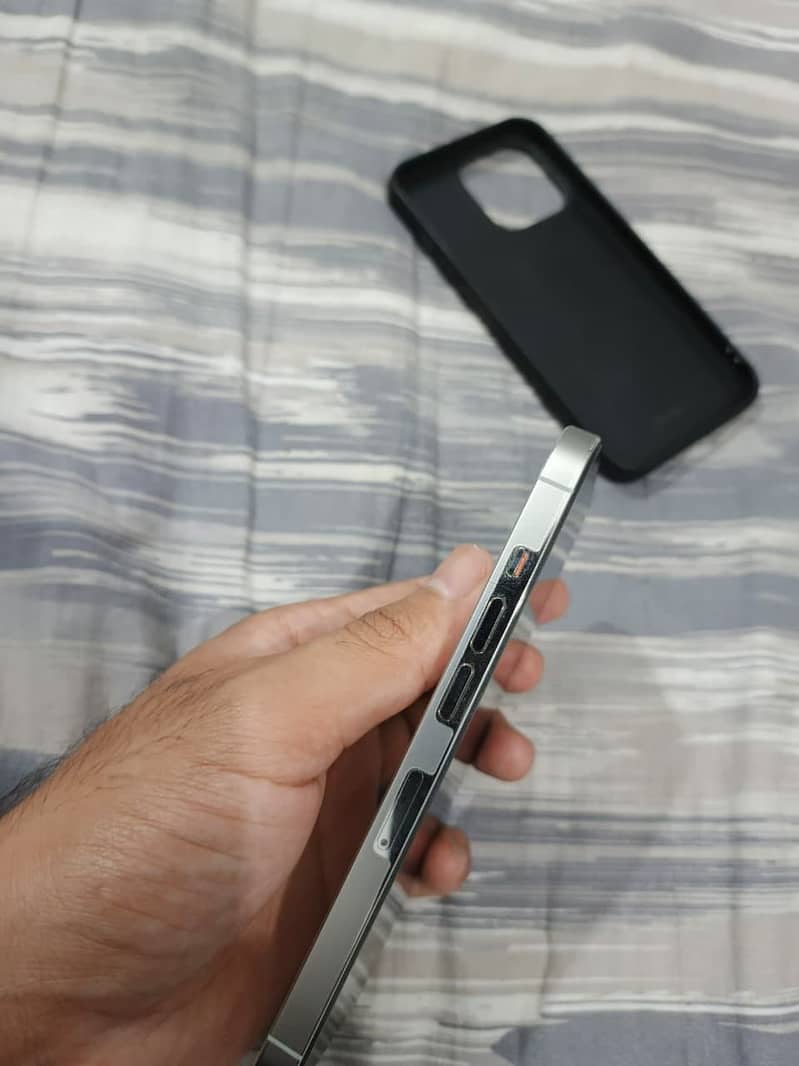 Apple iPhone 13 Pro 2