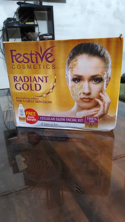 Cosmetic facial kit Gold & whitening facial kits Rs 4000/-(each)