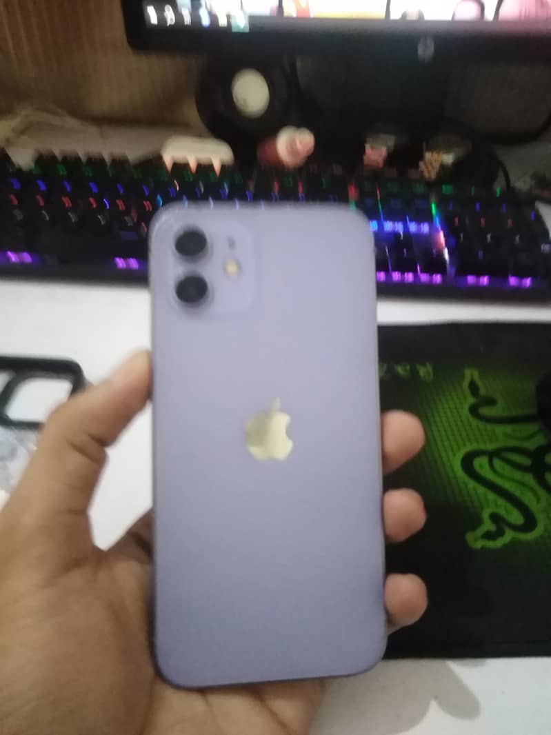 Apple iPhone 12 4