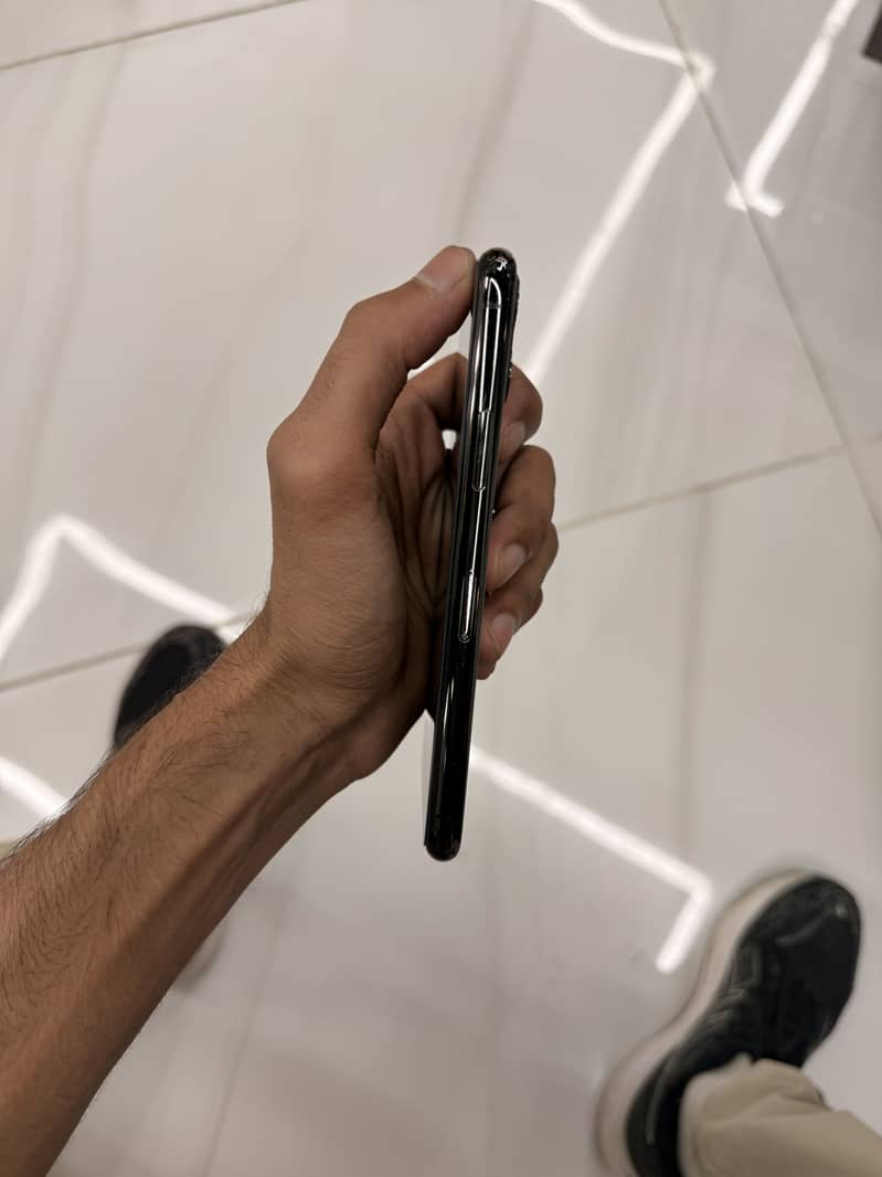 Apple iPhone 11 Pro 2