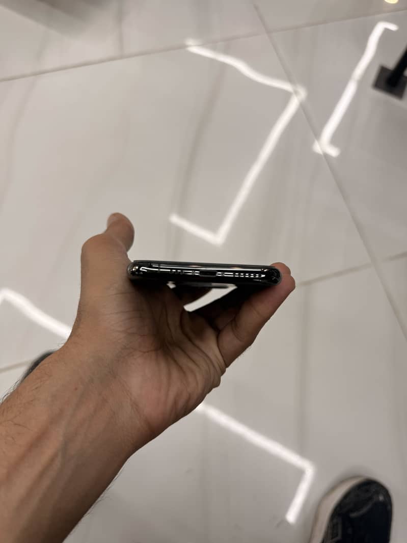 Apple iPhone 11 Pro 4