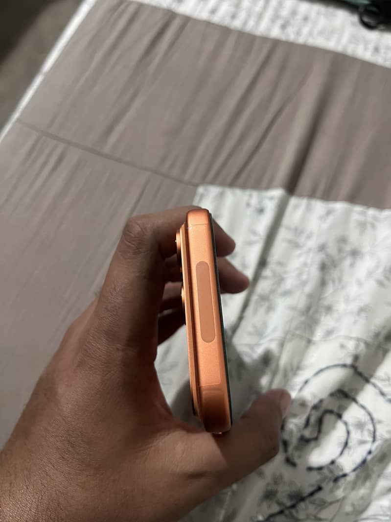 Apple iPhone 17 Pro Max 4