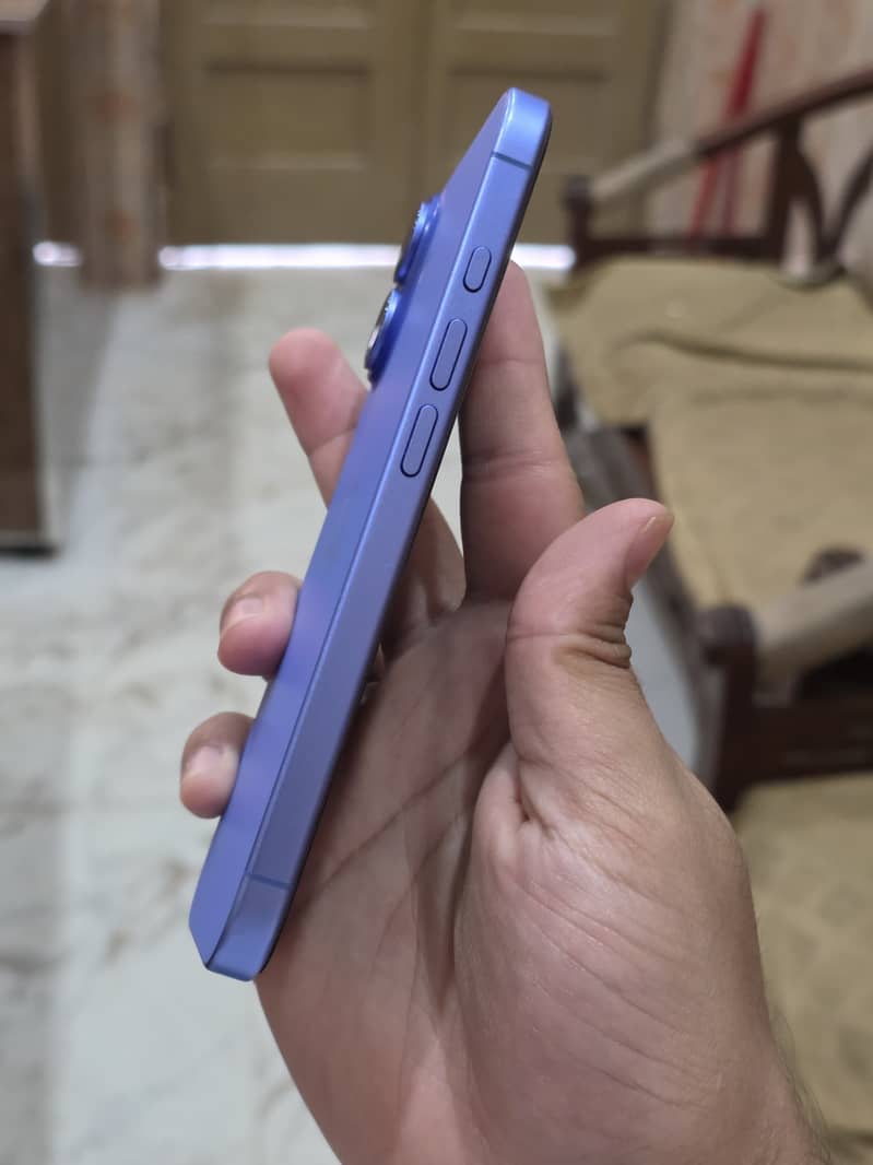 Apple iPhone 16 3