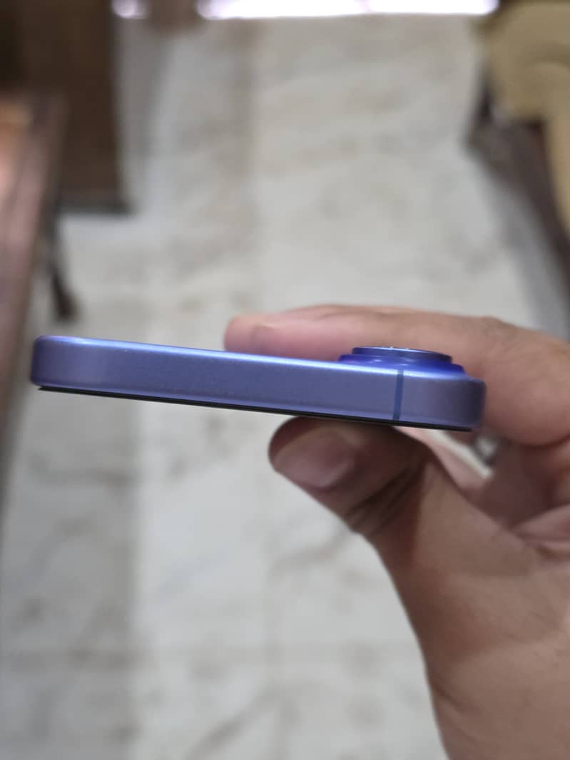 Apple iPhone 16 4