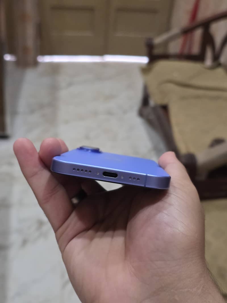 Apple iPhone 16 5