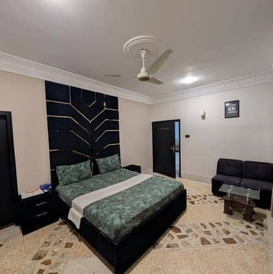 Aura Guest House Gulshan-e-iqbal, 13D-1
