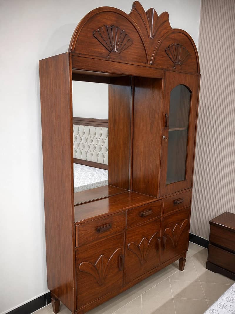 Dressing table 0