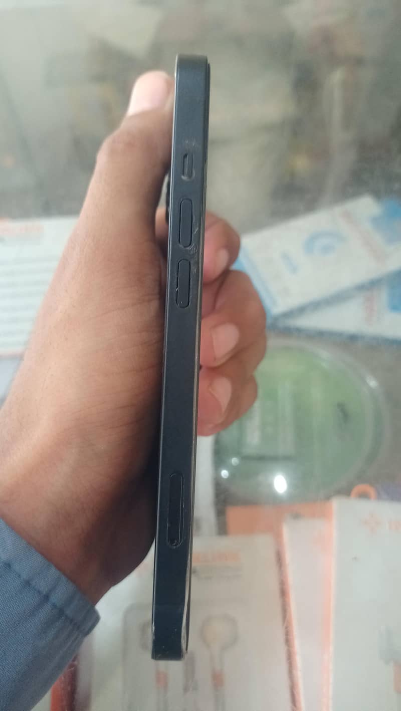 Apple iPhone 13 2