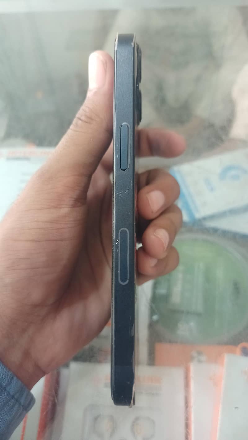 Apple iPhone 13 3