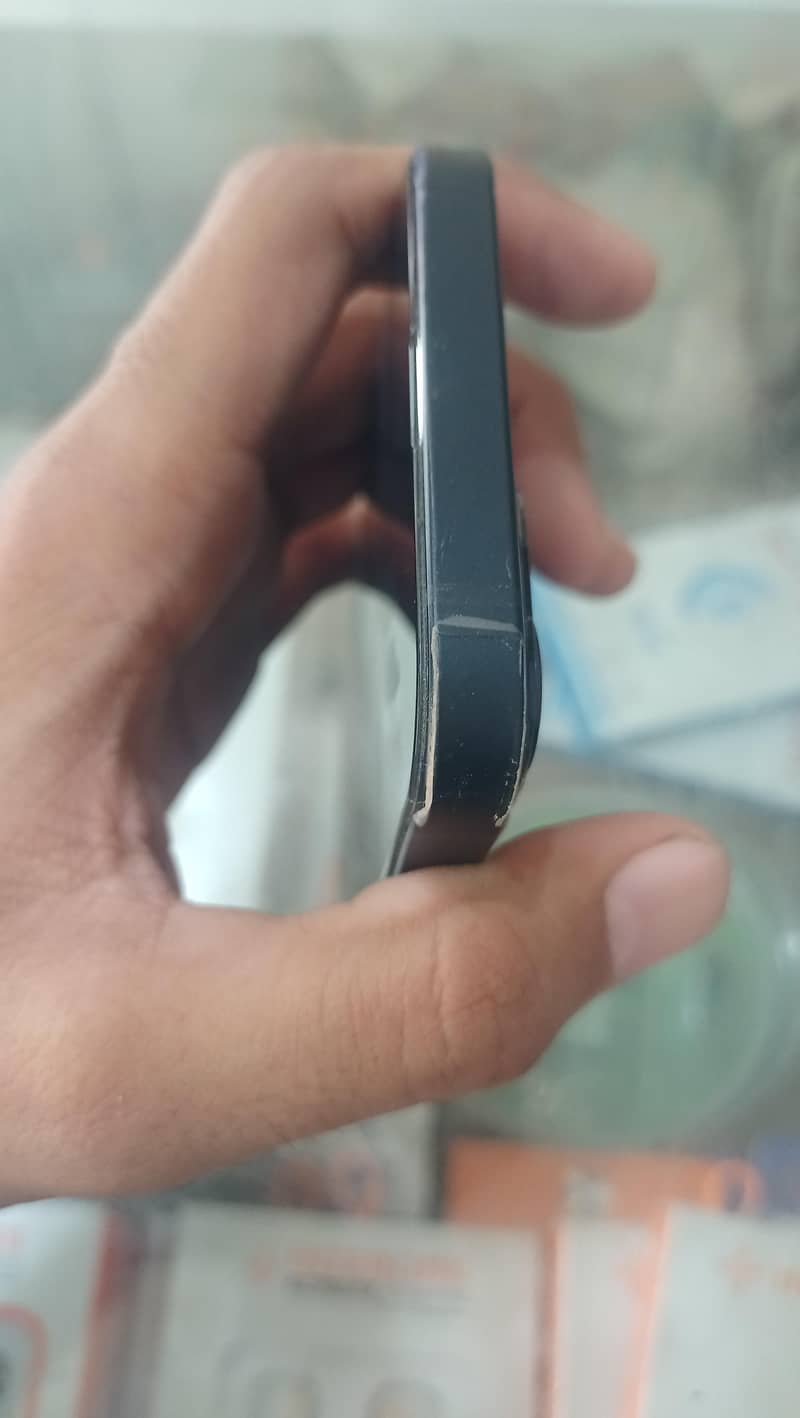 Apple iPhone 13 4
