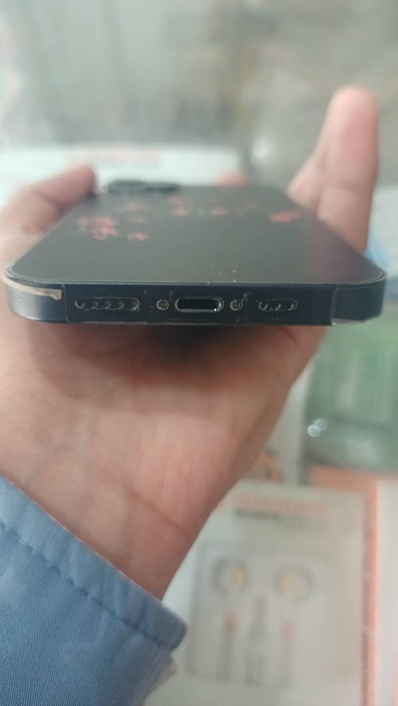 Apple iPhone 13 5