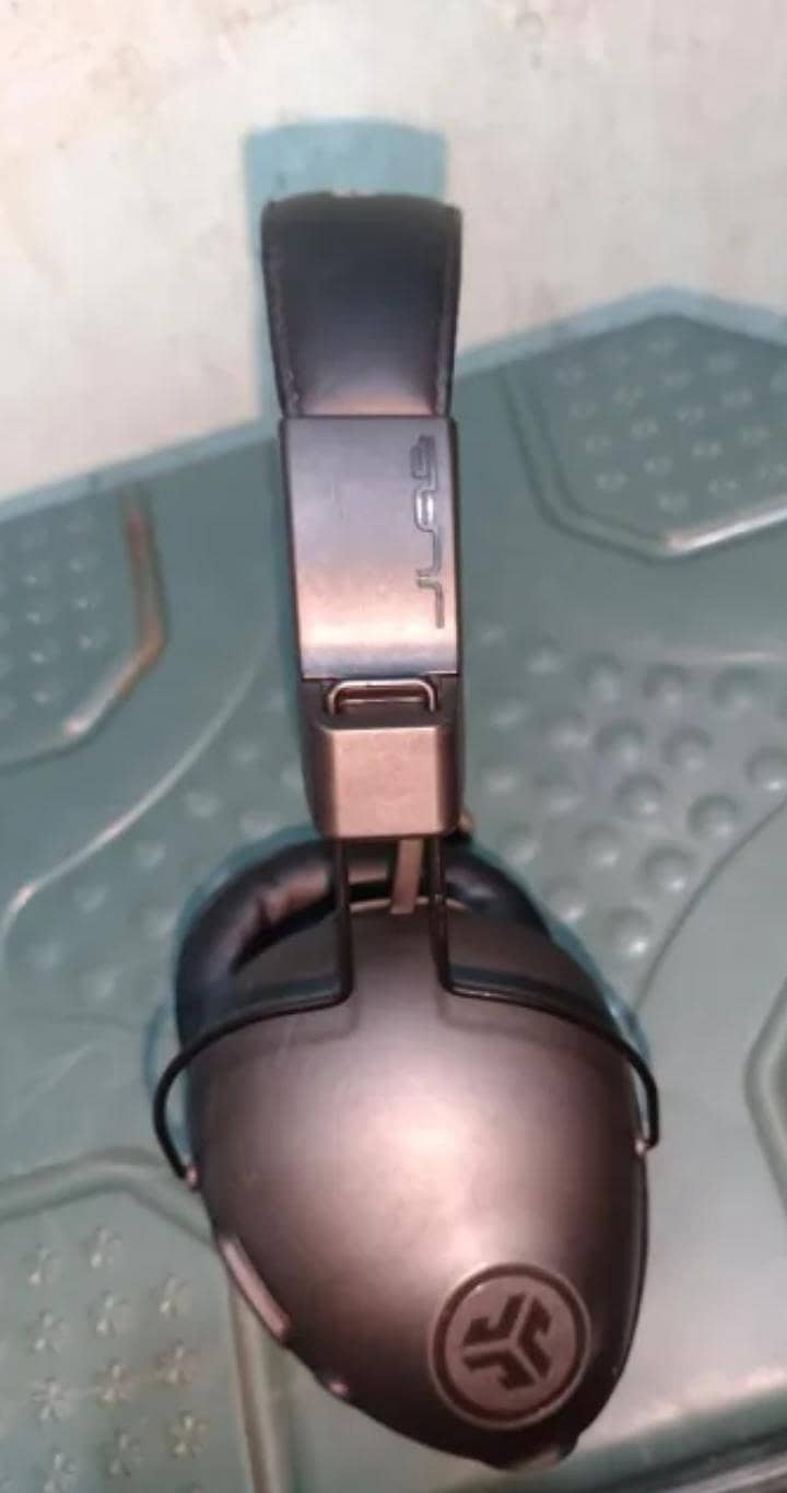 jlab studio pro wireless 1