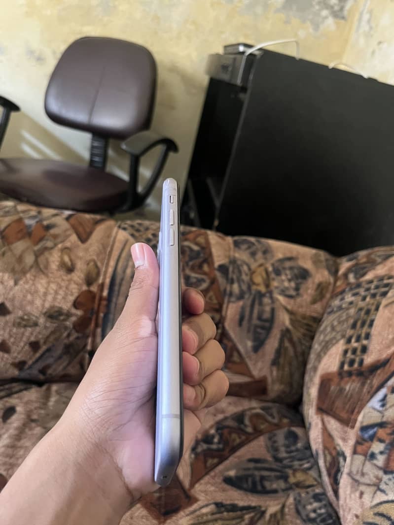 Apple iPhone 11 3