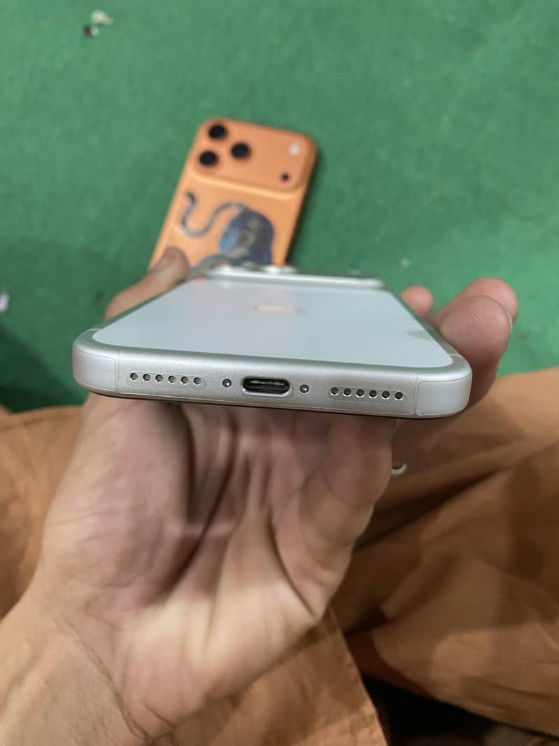 Apple iPhone 17 Pro Max 2