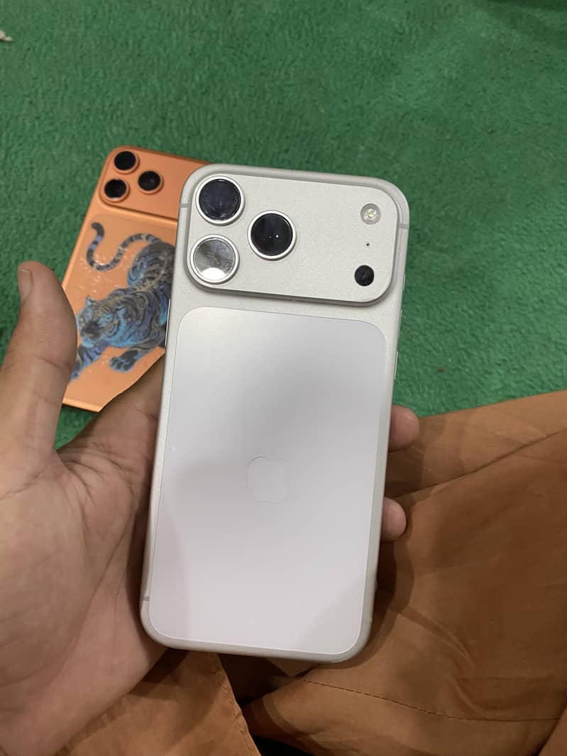 Apple iPhone 17 Pro Max 4