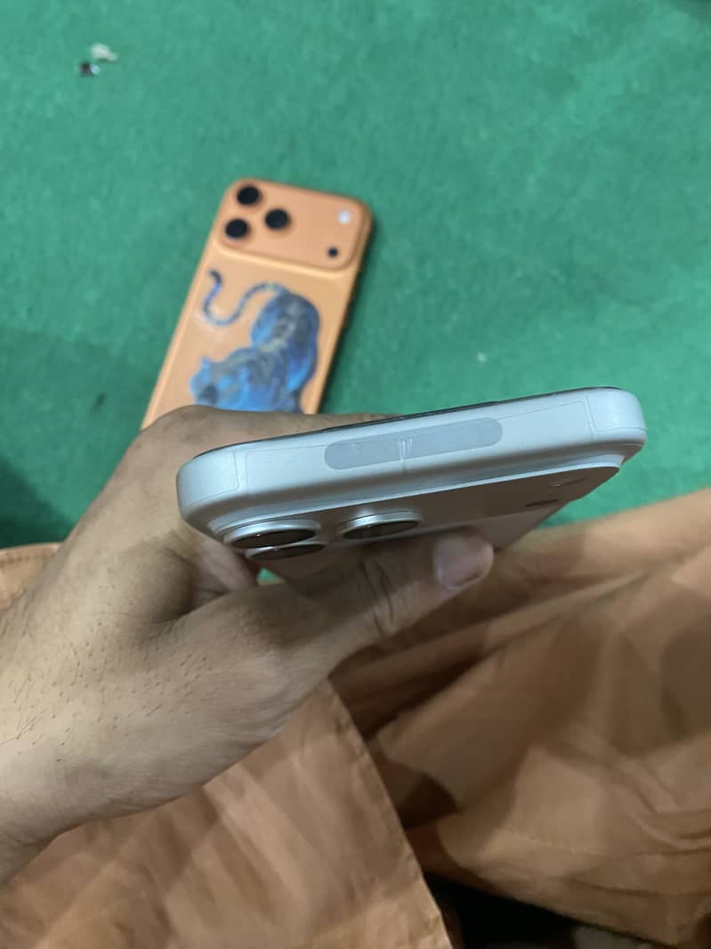 Apple iPhone 17 Pro Max 5