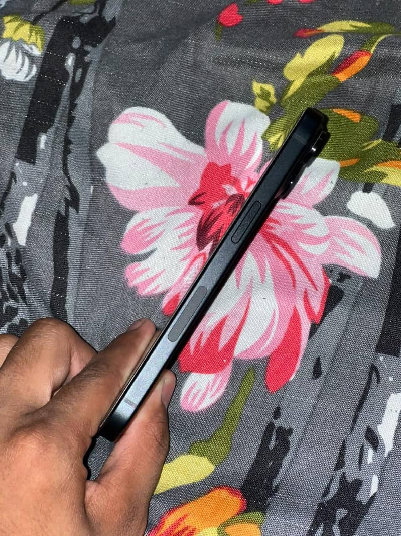 Apple iPhone 15 3