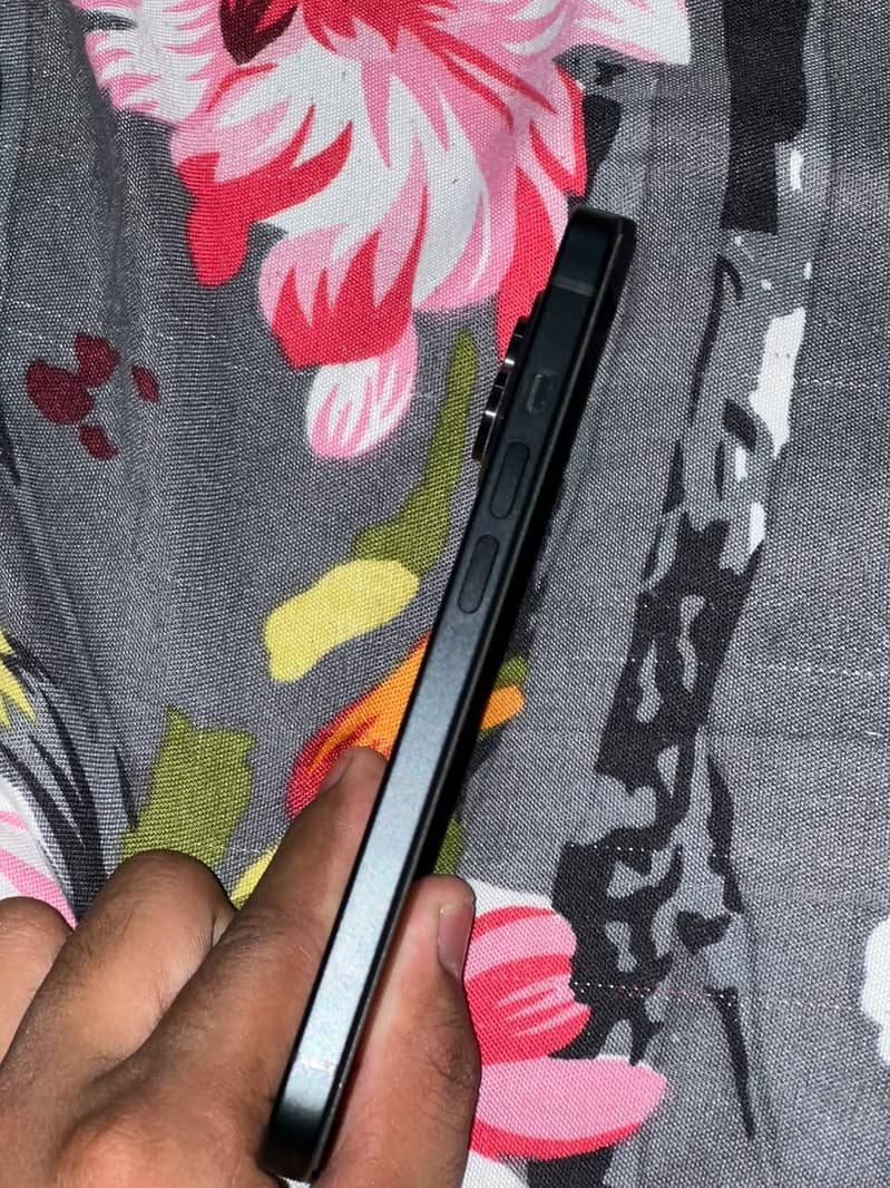 Apple iPhone 15 4