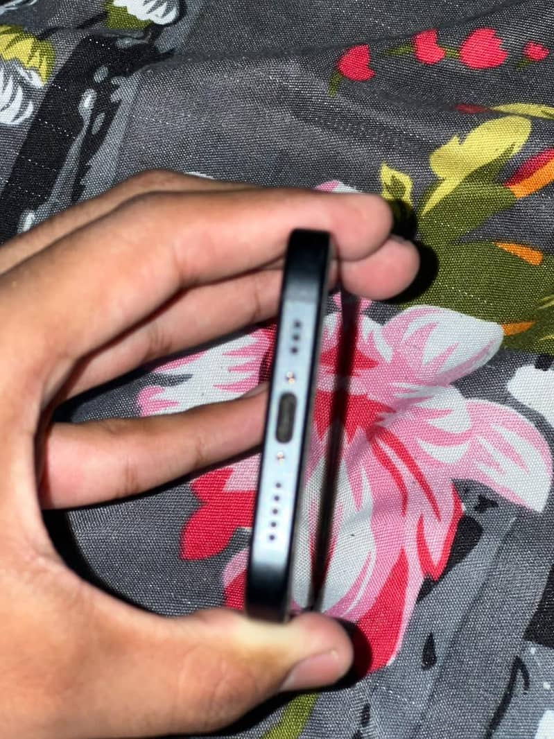Apple iPhone 15 5